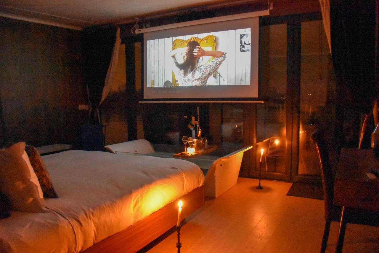 L'Escale Royale - Nid d'amour sur l'eau avec Jacuzzi à 40 min de Paris Saint-Martin-la-Garenne Esterno foto