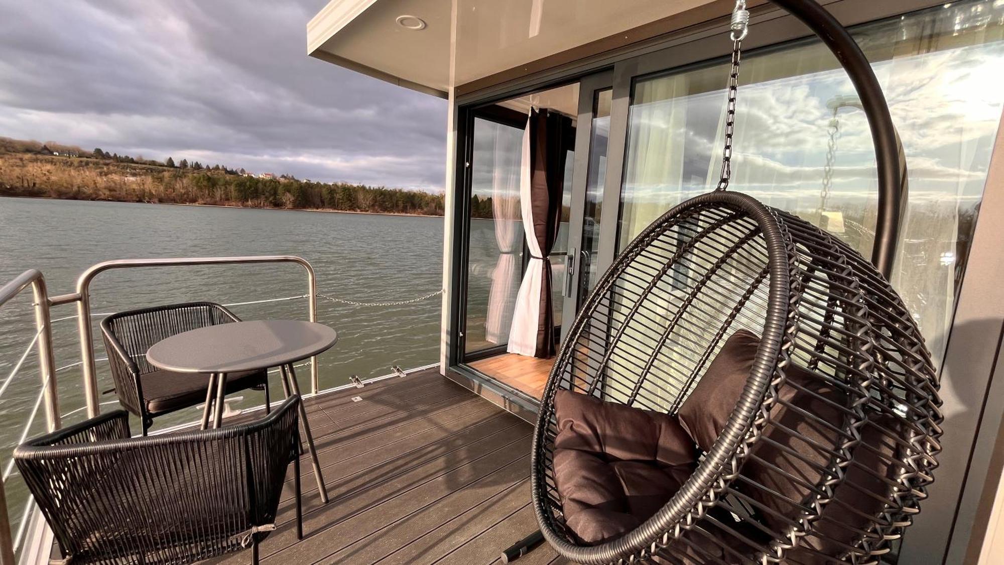 L'Escale Royale - Nid d'amour sur l'eau avec Jacuzzi à 40 min de Paris Saint-Martin-la-Garenne Esterno foto