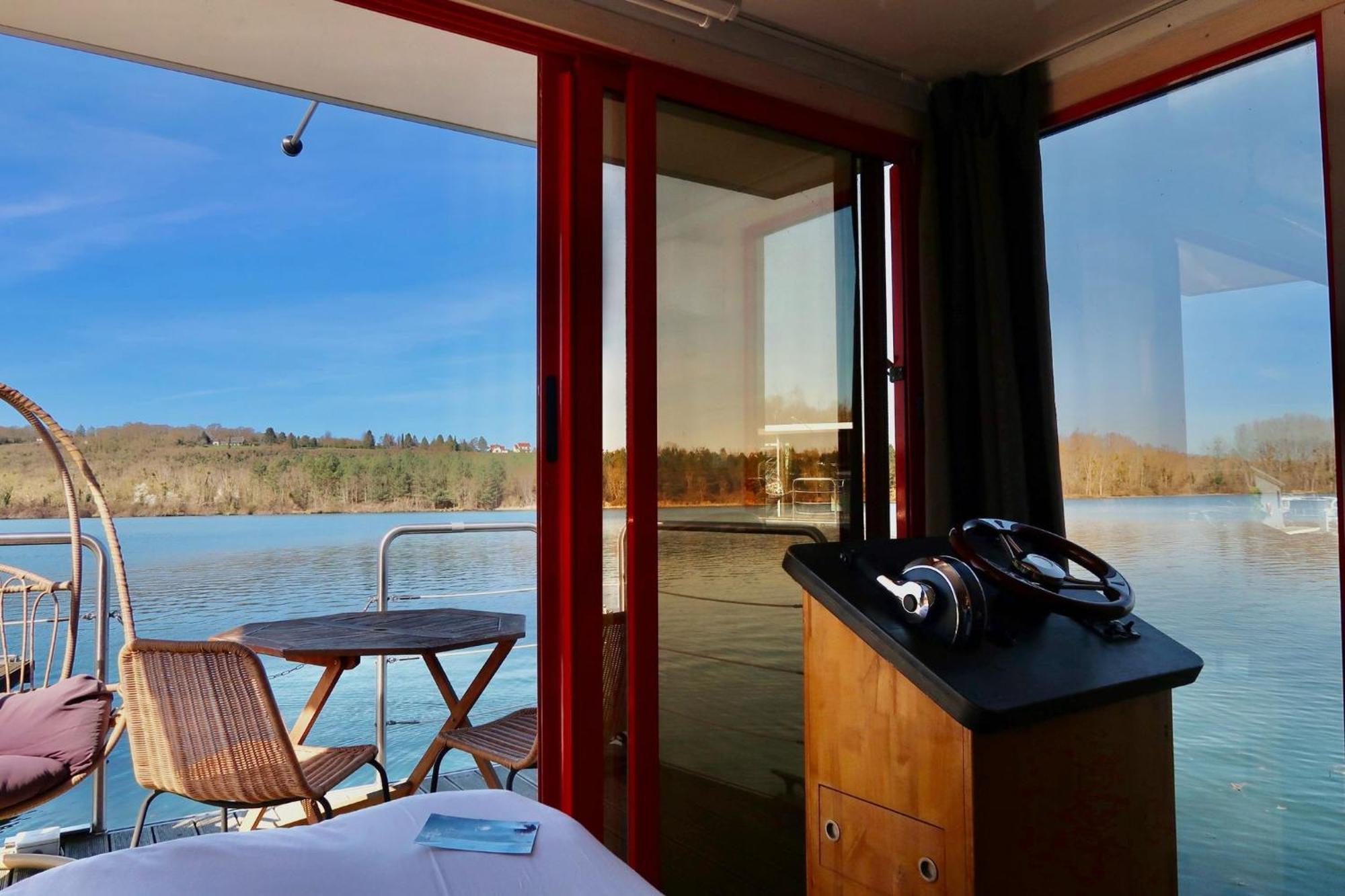L'Escale Royale - Nid d'amour sur l'eau avec Jacuzzi à 40 min de Paris Saint-Martin-la-Garenne Esterno foto